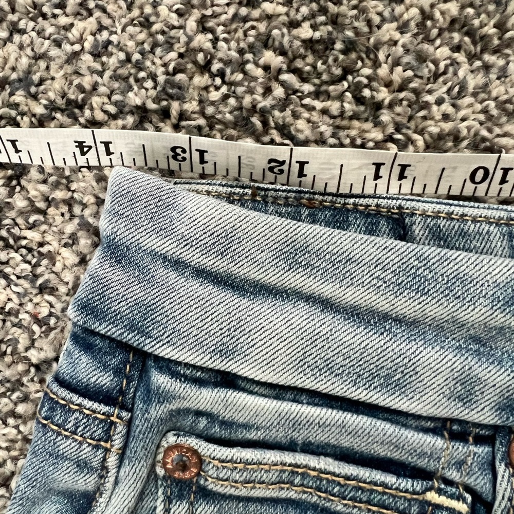 AE American Eagle Curvy Hi Rise Shortie Light Wash Jean Shorts - Picture 8 of 10